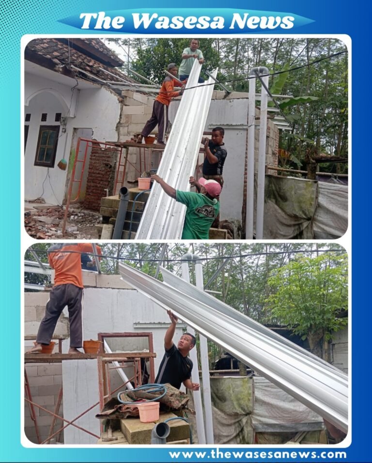 -  Satgas TMMD Ke-127 dan masyarakat Desa Wonosari bekerja gotong royong membangun MCK