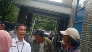 foto Terjadinya Perdebatan Kepala Biro Humas BPN kota depok dengan Awak Media yang tidak dapat masuk ke dalam acara Afternoon Tea yang digelar pada Rabu, 18 Februari 2026 di kantah BPN Kota Depok dengan alasan keterbatasan ruangan-(Thewasesanews-Dok)