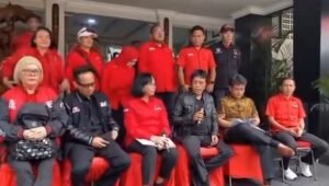 Kader PDI Perjuangan menunjukkan data APBN 2026 terkait alokasi dana pendidikan untuk program Makan Bergizi Gratis.