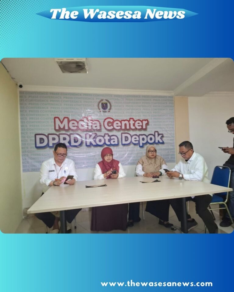 Sekretaris Dewan DPRD Kota Depok Kania Purwanti saat memberikan keterangan pers terkait permohonan maaf kepada wartawan di Media Center DPRD Depok.