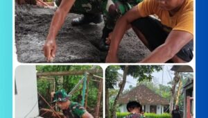 Personel Satgas TMMD Ke-127 Kodim 0819/Pasuruan bersama masyarakat setempat sedang melakukan pemasangan keramik lantai dalam rangka perehaban musholla di Dusun Kili, Desa Wonosari.