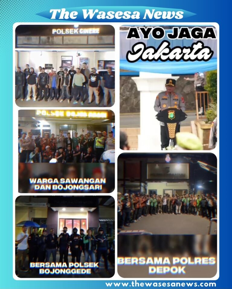 Potret kebersamaan warga dari berbagai elemen masyarakat bersama aparat kepolisian di depan Polsek, melakukan pernyataan sikap bersama untuk menjaga keamanan dan ketertiban selama bulan Ramadan.