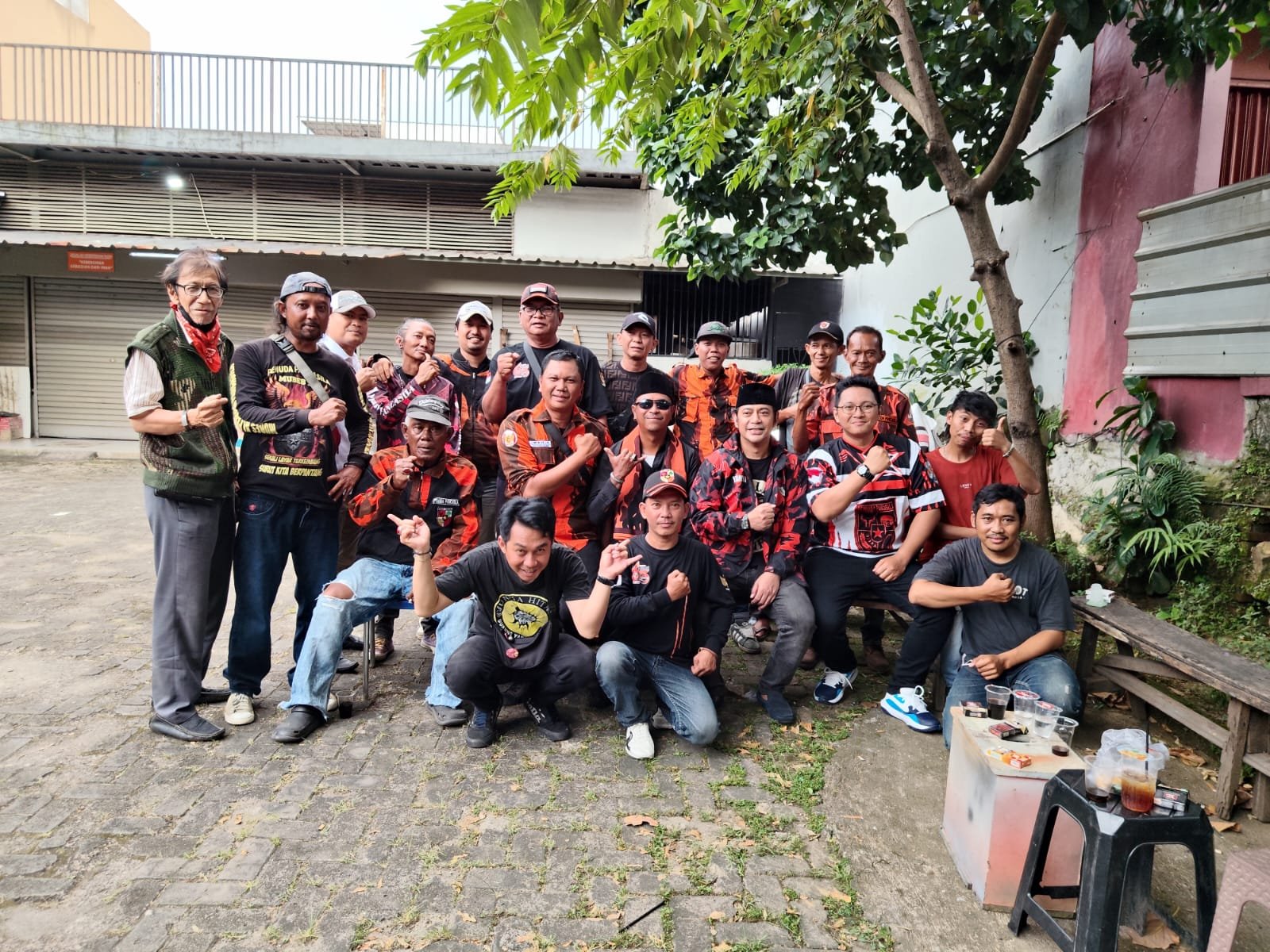 Ikrar setia NKRI jajaran Pemuda Pancasila Ranting Cirendeu Bukber dan Silaturahmi Akbar. - thewasesanews.com