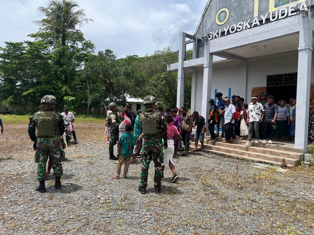 Aksi nyata Satgas Yonif 521/DY Komsos menjaga marwah prajurit Macan Kumbang di medan tugas Papua. - thewasesanews.com