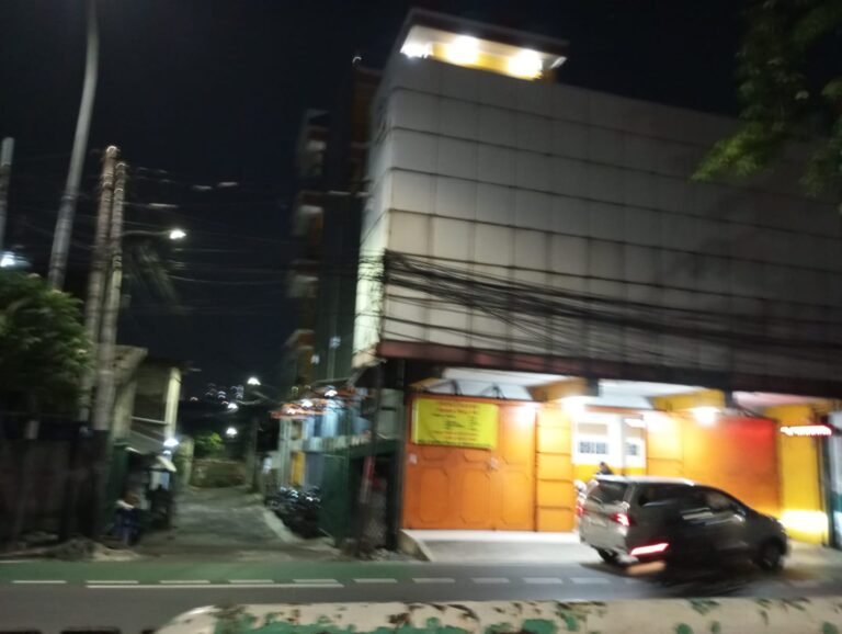Suasana pemukiman di Cipinang Besar Utara yang resah dengan dugaan prostitusi online di kos-kosan. - thewasesanews.com