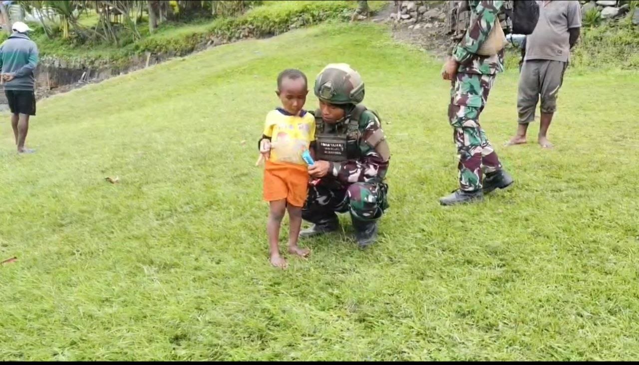 Kemanunggalan Satgas Yonif 521-DY di Distrik Kurima Papua. - thewasesanews.com