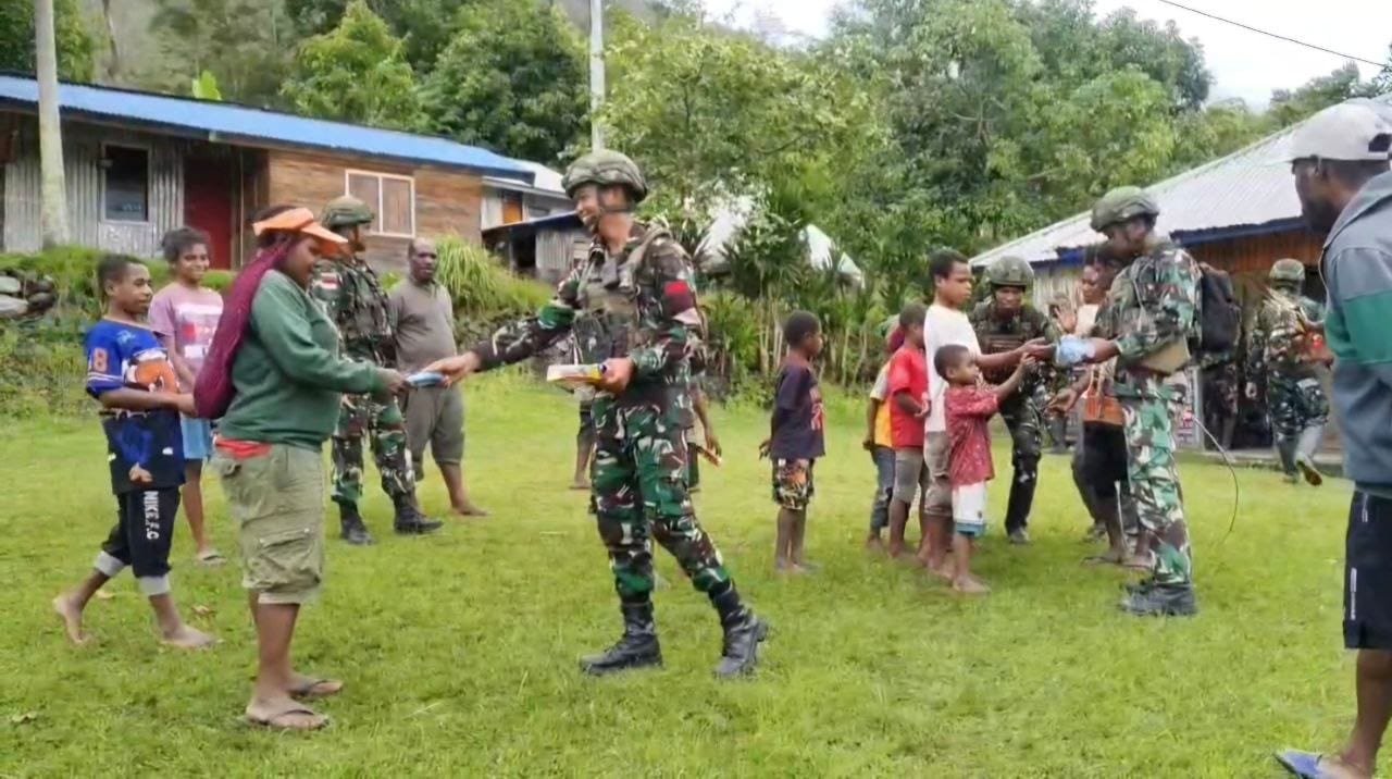Kemanunggalan Satgas Yonif 521-DY di Distrik Kurima Papua. - thewasesanews.com