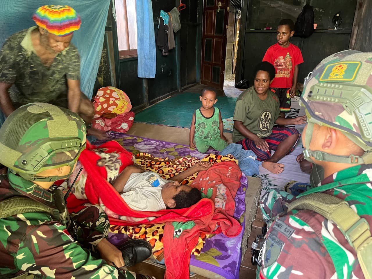 Aksi nyata Satgas Yonif 521/DY Papua. thewasesaness.com