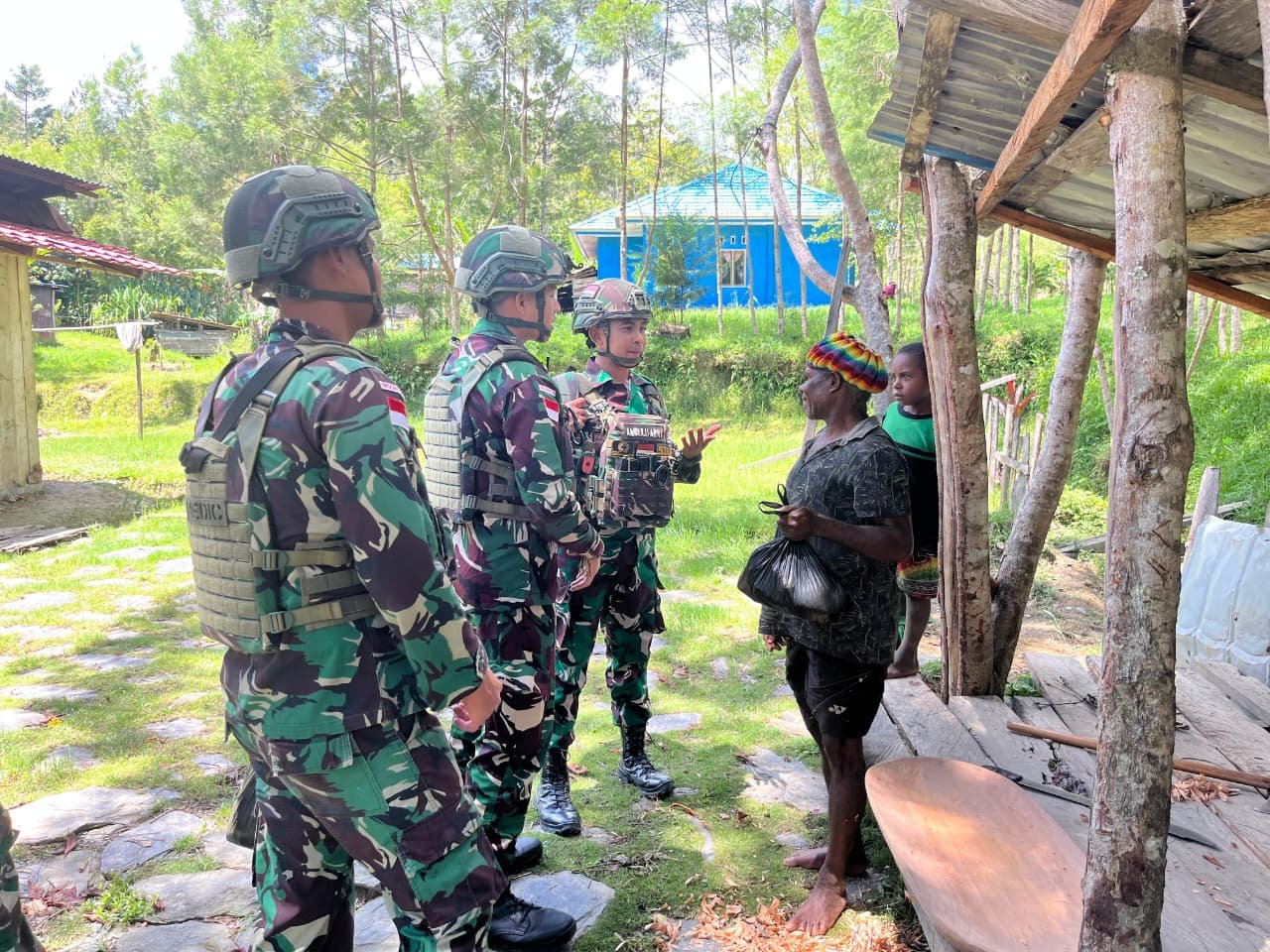 Aksi nyata Satgas Yonif 521/DY Papua. - thewasesanews.com