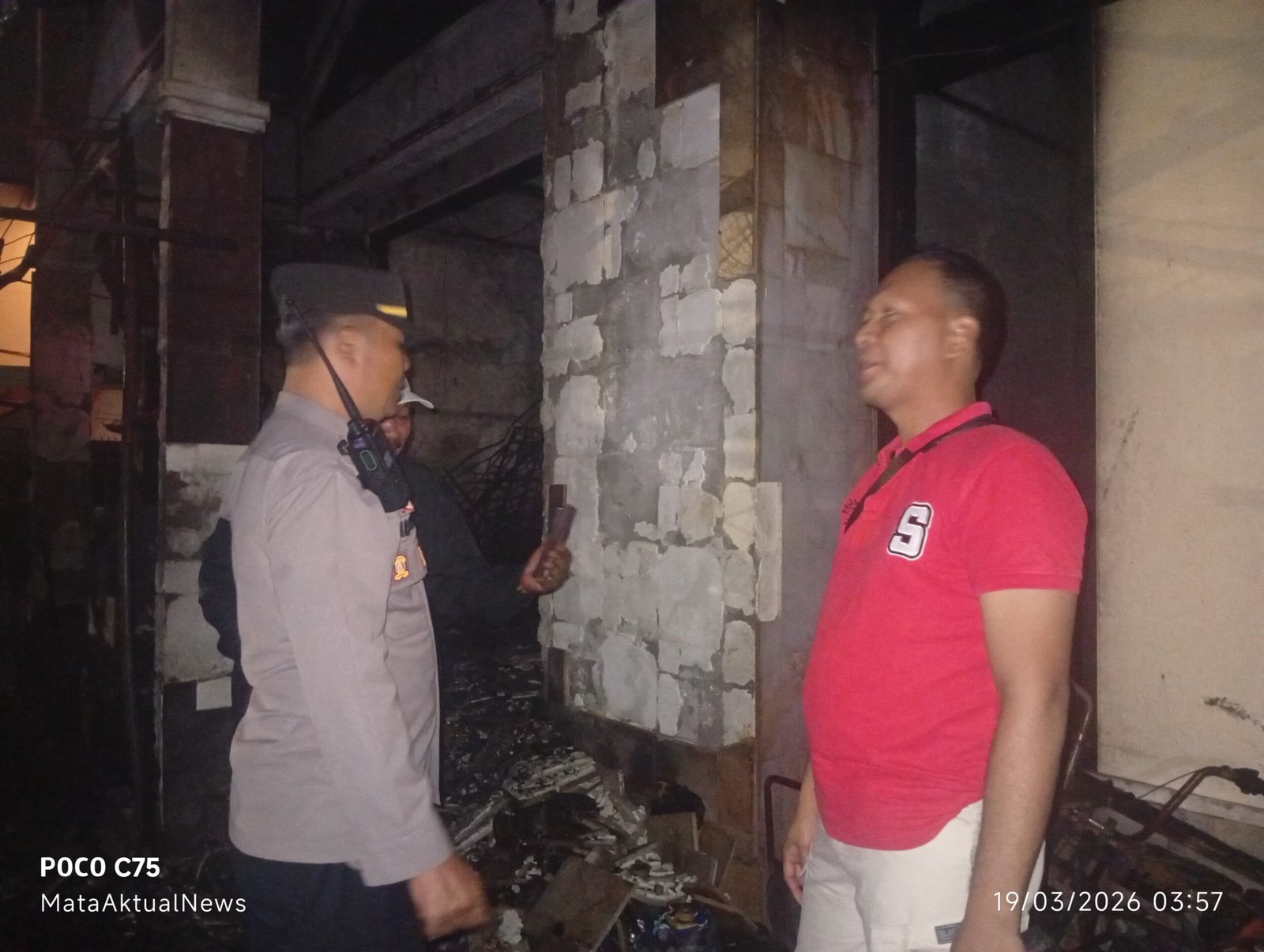 Ketua Siskomas Jatinegara Arif pantau kebakaran Cipinang Elok. - thewasesanews.com