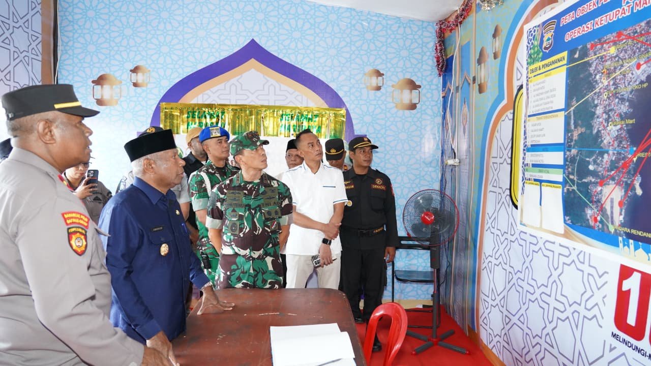 Pangdam XVIII Kasuari Mayjen TNI Christian Kurnianto Tehuteru tinjau Posko Mansinam. - thewasesanews.com