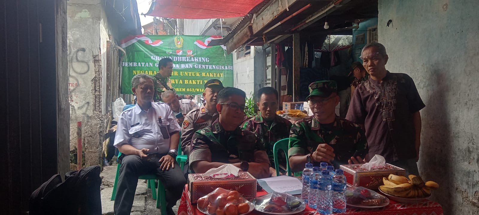 Dandim 0503/Jakarta Barat Kolonel Kav Sigit Dharma Wiryawan saat mengikuti kegiatan Ground Breaking Jembatan Garuda secara virtual di Tambora. - thewasesanews.com