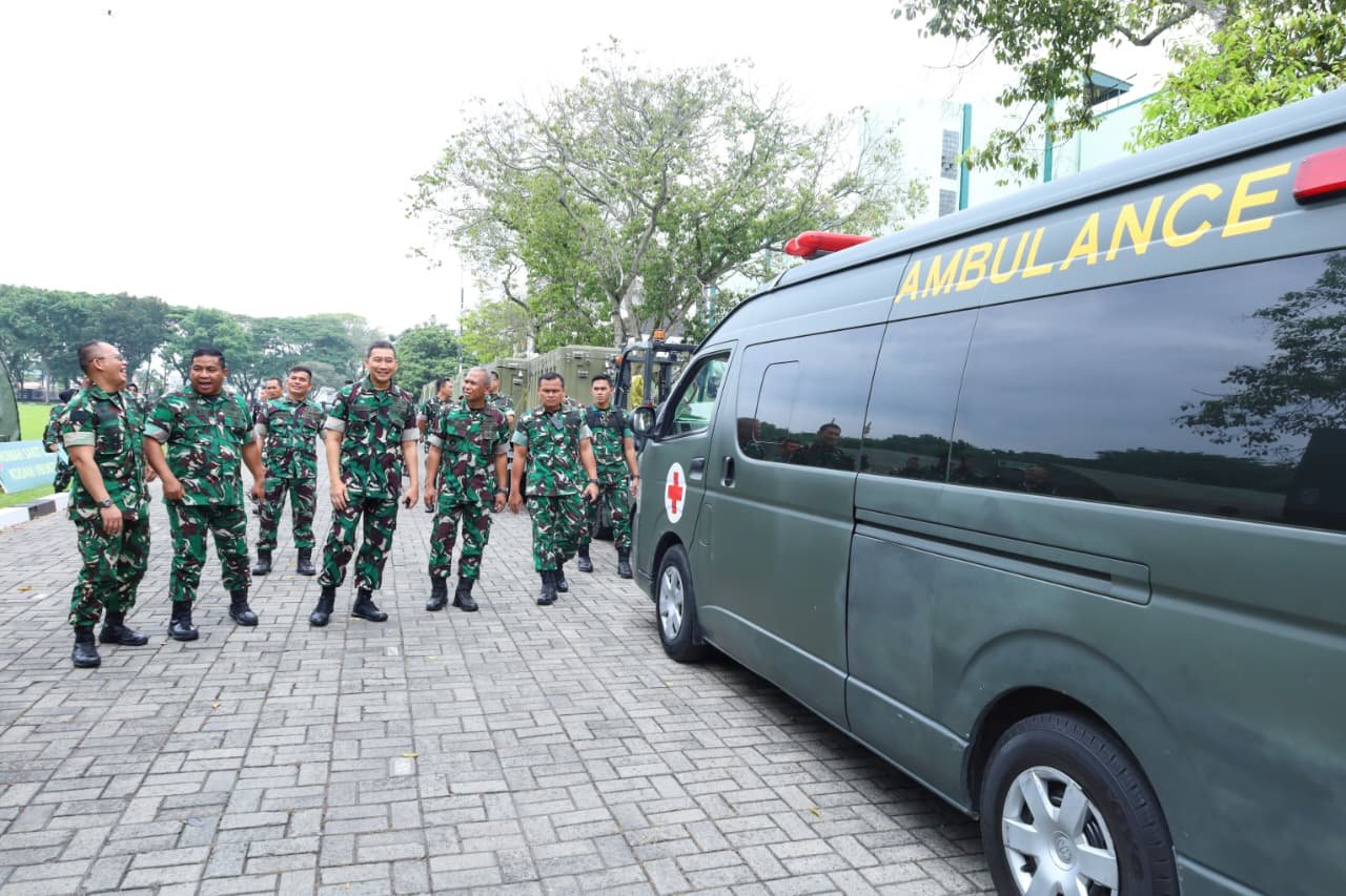 Pangdam I/BB Mayjen TNI Hendy Antariksa saat meninjau fasilitas Rumkitlap di Makodam I/BB.- thewasesanews.com