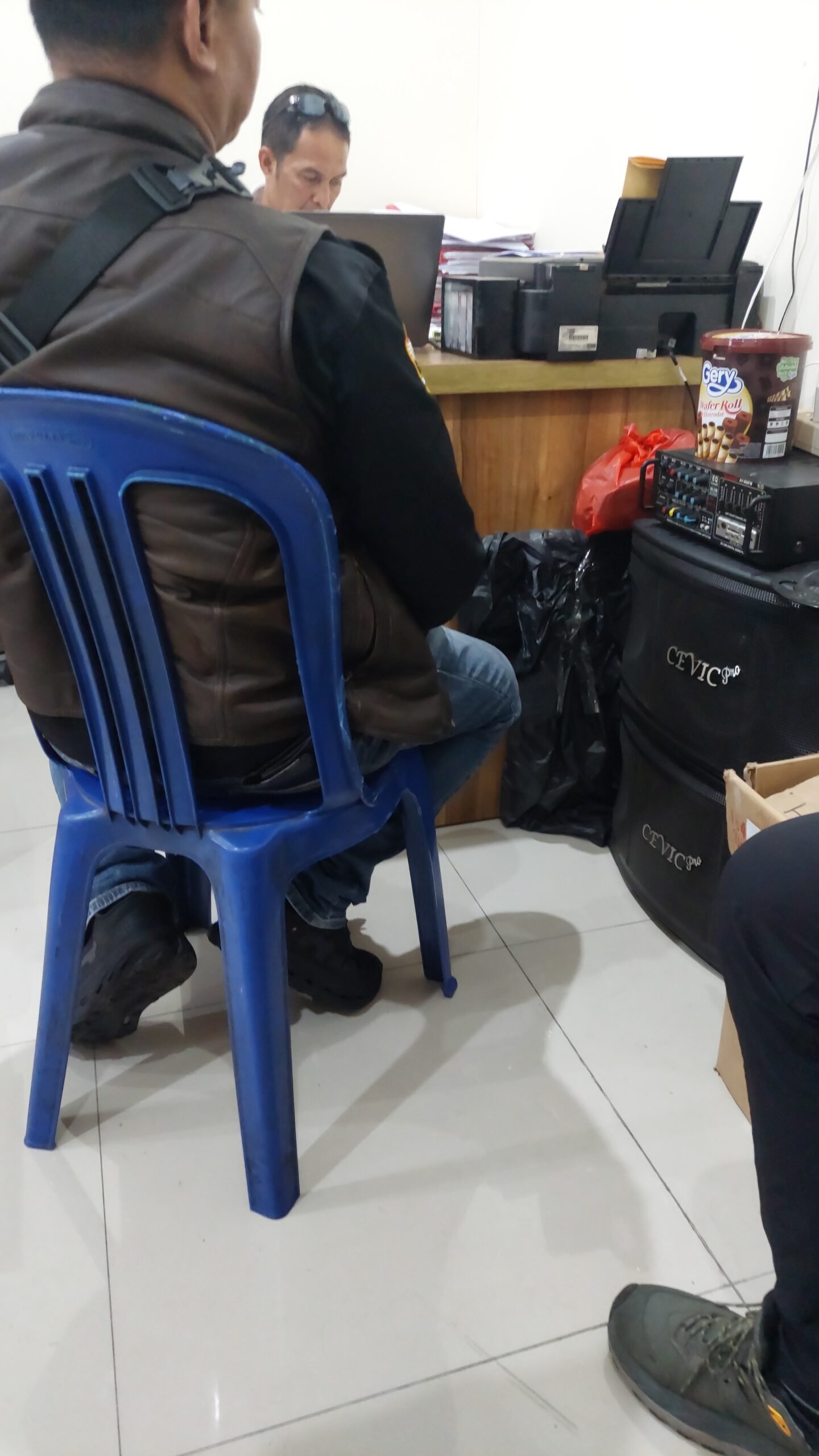 ketua DPD Jabar Sedang Berada Di Ruang Penyidik Harda Polres Metro Depok. - thewasesanews.com