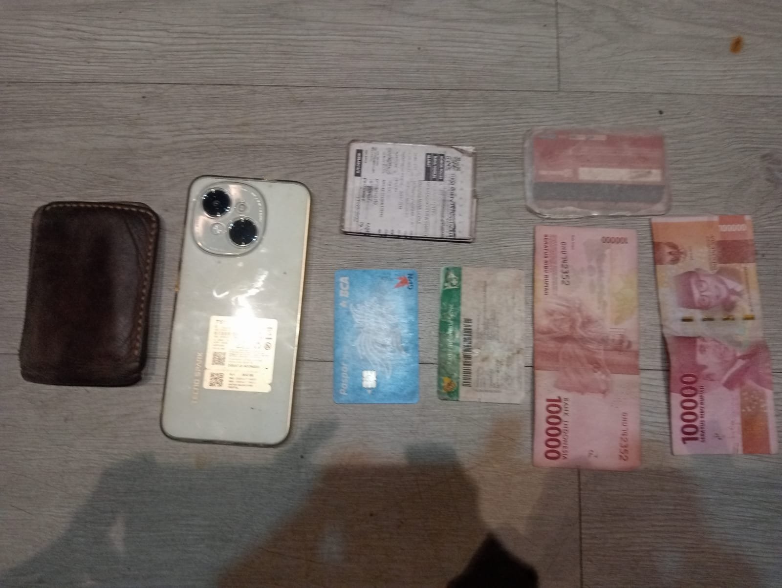 Anggota Polsek Batuceper mengamankan barang bukti kunci T dan motor curian dari tangan pelaku curanmor. - thewasesanews.com