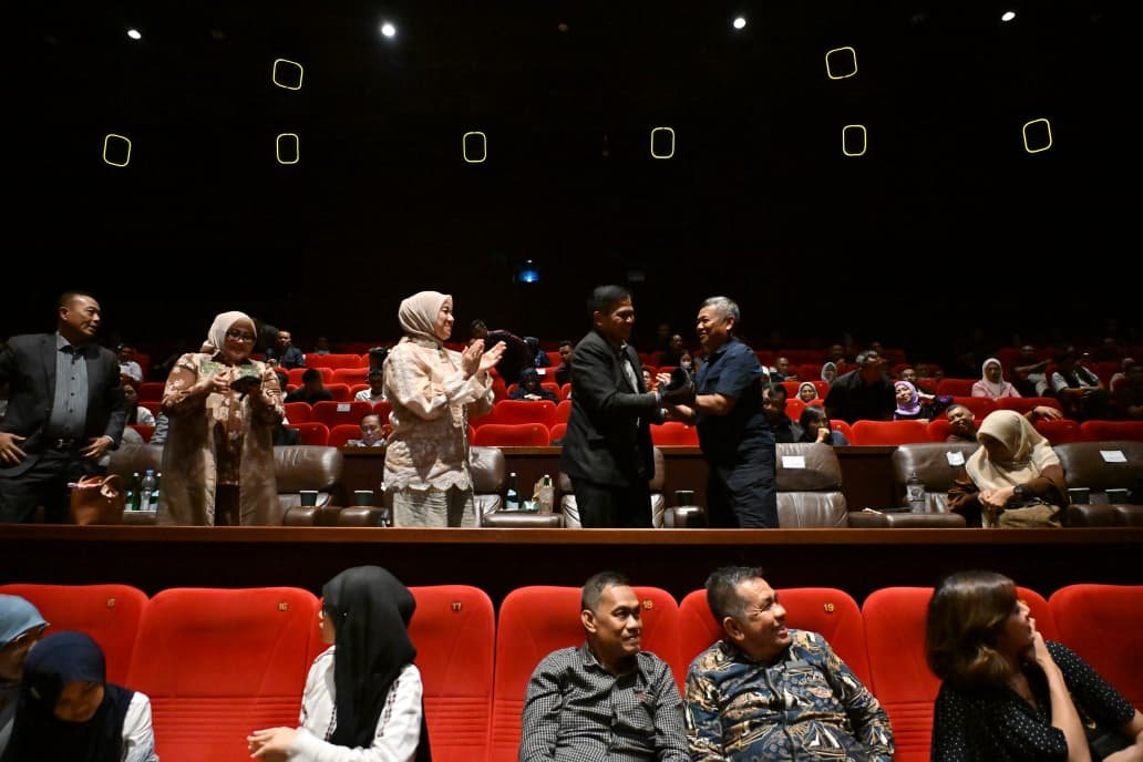 Kepala Staf Angkatan Laut Laksamana TNI Dr. Muhammad Ali saat Gala Premiere film The Hostage's Hero di Epicentrum XXI. - thewasesanews