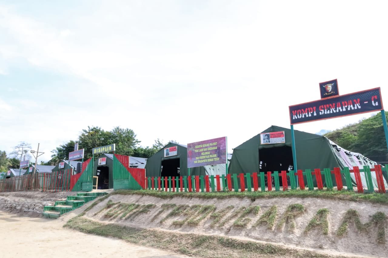 Pangdam I/BB Mayjen TNI Hendy Antariksa saat meninjau barak prajurit di Yonif TP 904/Garamata, Tanah Karo. - thewasesaness.com