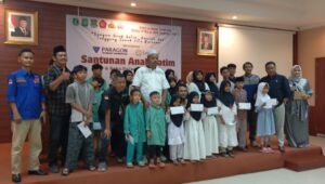 Kegiatan santunan anak yatim BaraTV di Hotel Le Semar Tangerang. - thewasesanews.com
