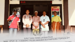 Korban penyerobotan lahan di Amanuban Selatan Ismael Neonsaet melaporkan kasus ke polisi.