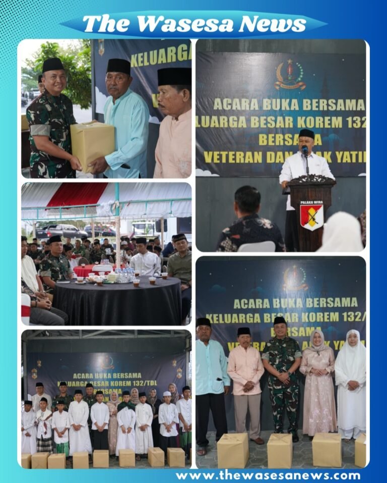 Brigjen TNI Deni Gunawan, S.E. sedang menyerahkan santunan kepada perwakilan veteran dalam acara buka puasa bersama Korem 132/Tadulako di Palu, 6 Maret 2026.
