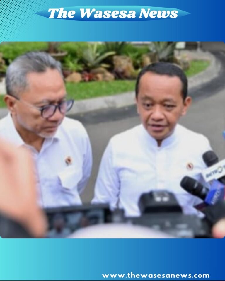 Menteri ESDM Bahlil Lahadalia (kanan) dan Menteri Mendikbudristek Brian Yuliarto (kiri) dalam rapat terbatas percepatan implementasi energi baru dan terbarukan (EBT) di kompleks Istana Kepresidenan, Jakarta, Kamis (5/3/2026). Rapat ini menghasilkan tiga inisiatif utama terkait PLTS 100 GW, konversi kendaraan listrik, dan konversi kompor listrik untuk mengurangi ketergantungan energi fosil