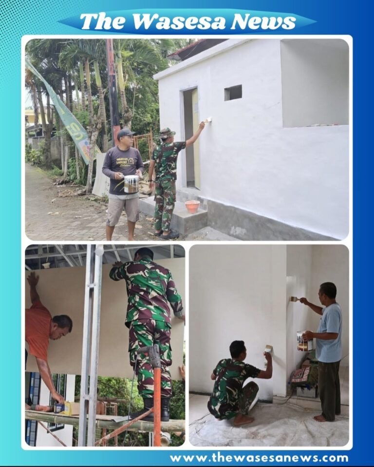 “Prajurit Satgas TMMD Ke-127 sedang mengecat dinding mushola Dusun Kili, Desa Wonosari Pasuruan dengan ketelitian tinggi – bagian dari proyek renovasi fasilitas ibadah yang dilakukan secara gotong royong bersama masyarakat.”