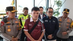 Ketua Komisi III DPR RI Habiburokhman memberikan keterangan pers terkait arus mudik di Pelabuhan Merak. - thewasesanews.com