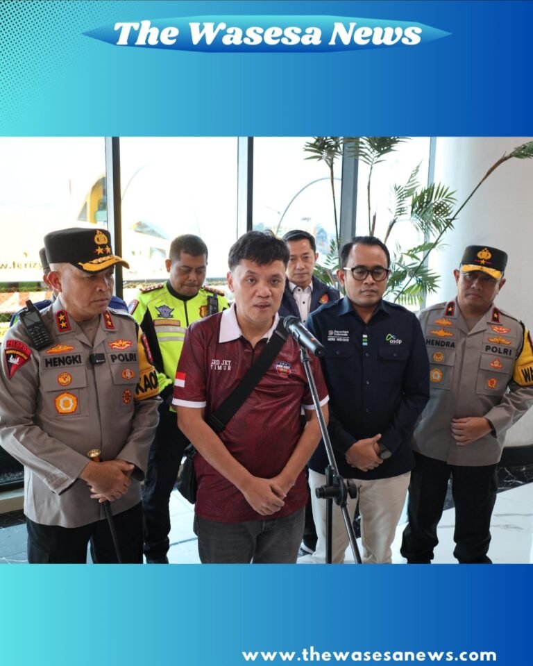 Ketua Komisi III DPR RI Habiburokhman memberikan keterangan pers terkait arus mudik di Pelabuhan Merak. - thewasesanews.com