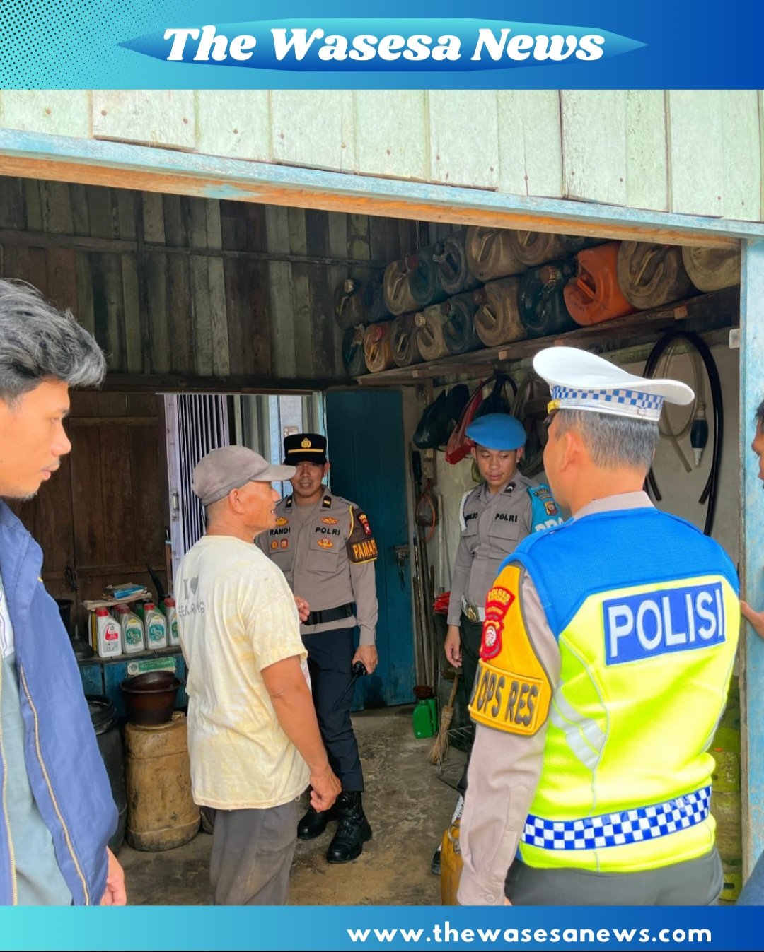 Polres Landak cek kios pengecer BBM di Ngabang.