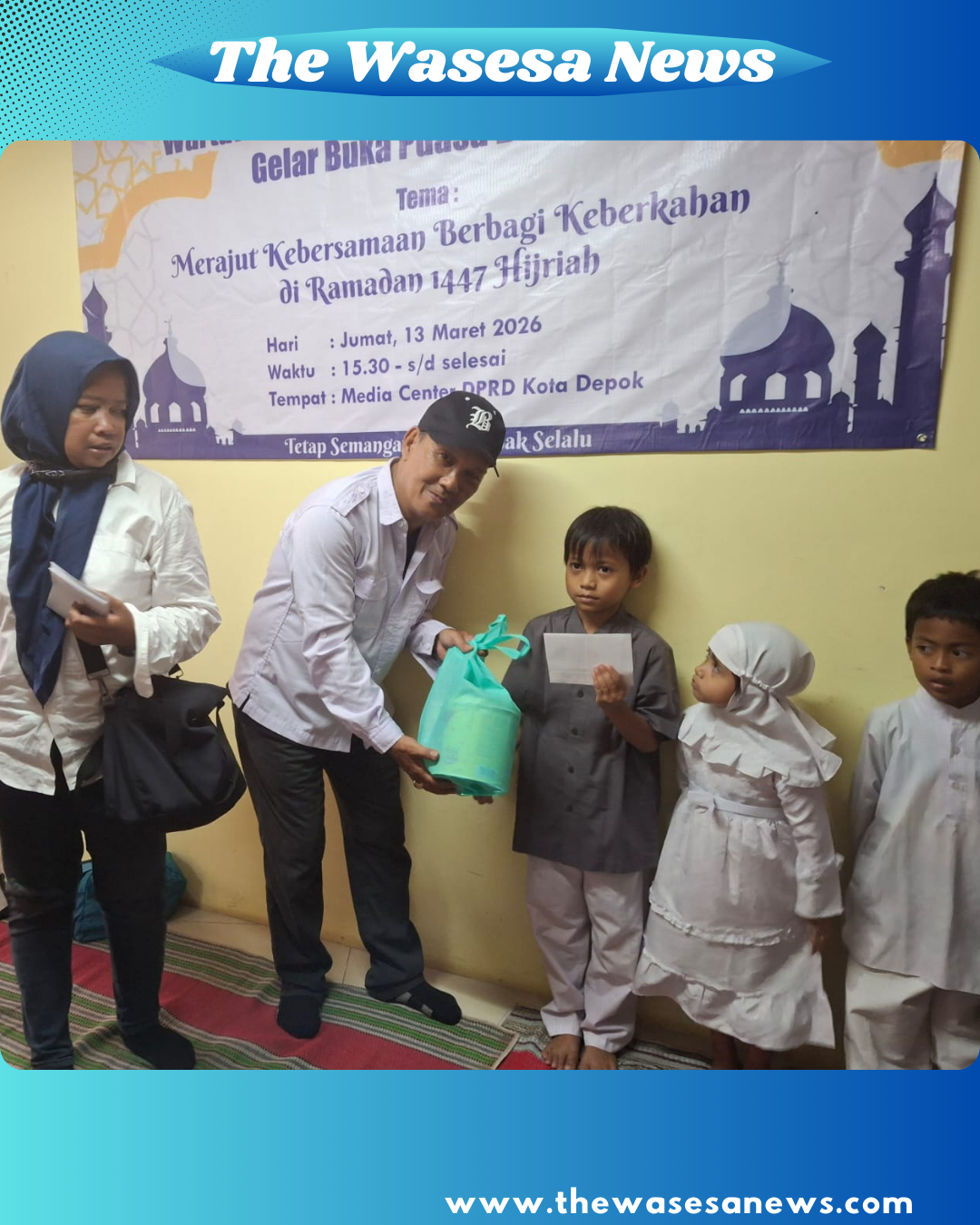 Benny Gerungan Ketua PWOIN Depok bagikan santunan ramadan di Media Center DPRD - thewasesanews.com