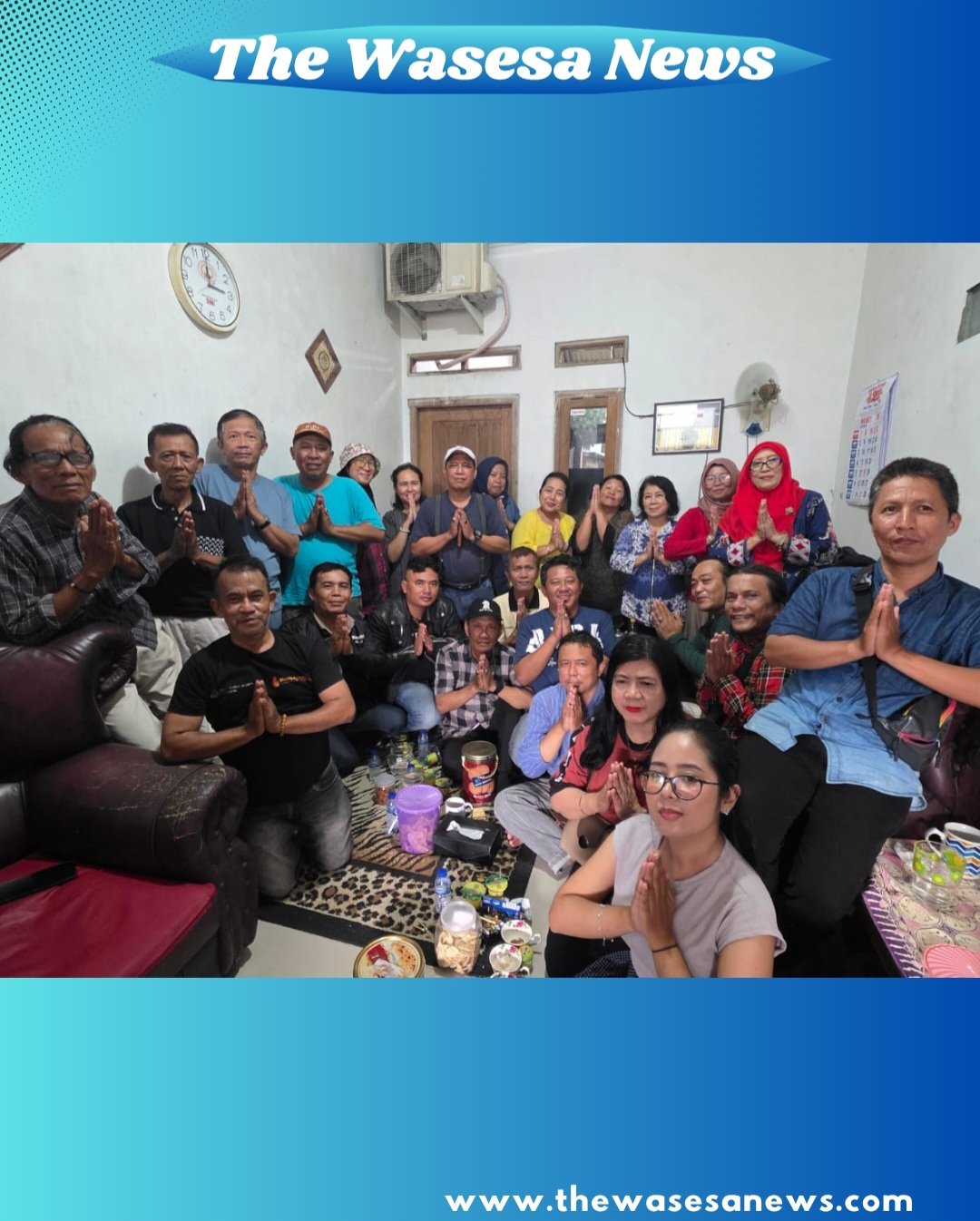 Jajaran pengurus SWI Kota Depok bersama lintas organisasi pers saat acara Halal Bihalal di kediaman Ketua SWI Depok.- thewasesanews.com