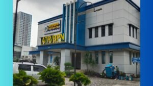 Spanduk tuntutan LBH Harimau Raya terkait dugaan maladministrasi sertifikat PTSL di Kantor BPN Jakarta Selatan. - thewasesanews.com