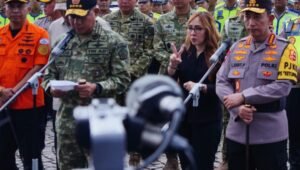Panglima TNI Jenderal TNI Agus Subiyanto dan Kapolri Jenderal Polisi Listyo Sigit Prabowo memberikan keterangan pers pada Apel Gelar Pasukan Operasi Ketupat 2026 di Monas - thewasesanews.com