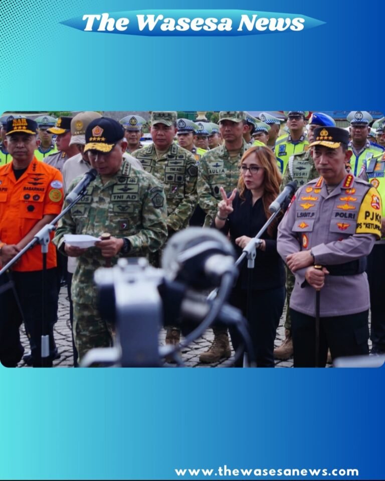 Panglima TNI Jenderal TNI Agus Subiyanto dan Kapolri Jenderal Polisi Listyo Sigit Prabowo memberikan keterangan pers pada Apel Gelar Pasukan Operasi Ketupat 2026 di Monas - thewasesanews.com