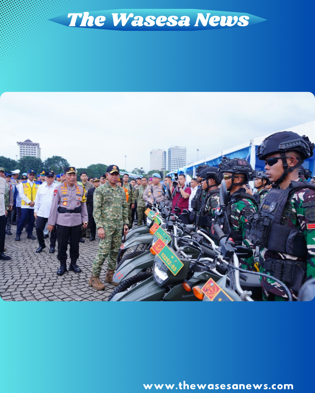 Panglima TNI Jenderal TNI Agus Subiyanto meninjau kesiapan motor taktis pasukan khusus pada Apel Gelar Pasukan Operasi Ketupat 2026 - thewasesanews.com