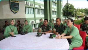 Bazar Ramadan TNI Kodam XVIII Kasuari Manokwari bersama pejabat dan Persit. -thewasesanews.com