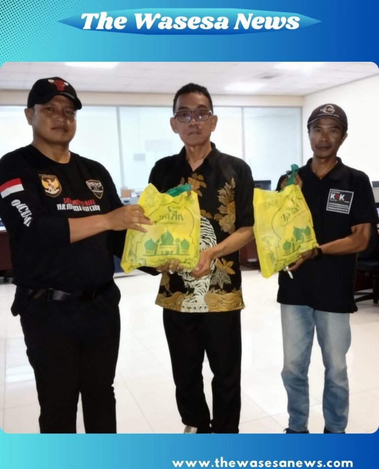 Ketua LBH Harimau Raya Dimas Wahyu bersama Saiful, S.H dan Nurmain. - thewasesanews.com