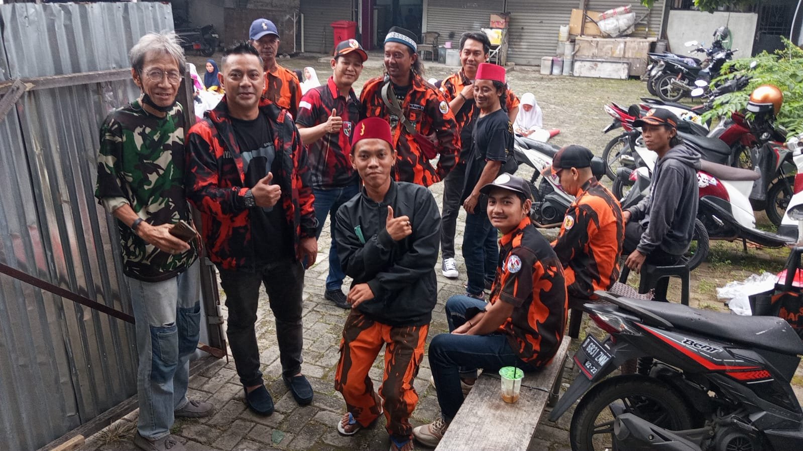 Suasana persiapan Silaturahmi Akbar Pemuda Pancasila Ranting Cirendeu Bukber di Tangerang Selatan. - thewasesanews.com