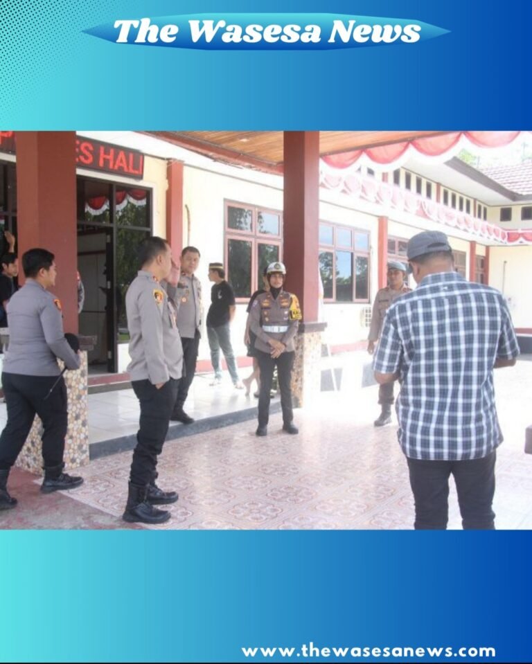 Kapolres Halteng AKBP Fiat Dedawanto melepas keberangkatan warga Program Balik Gratis Presisi 2026. - thewasesanews.com
