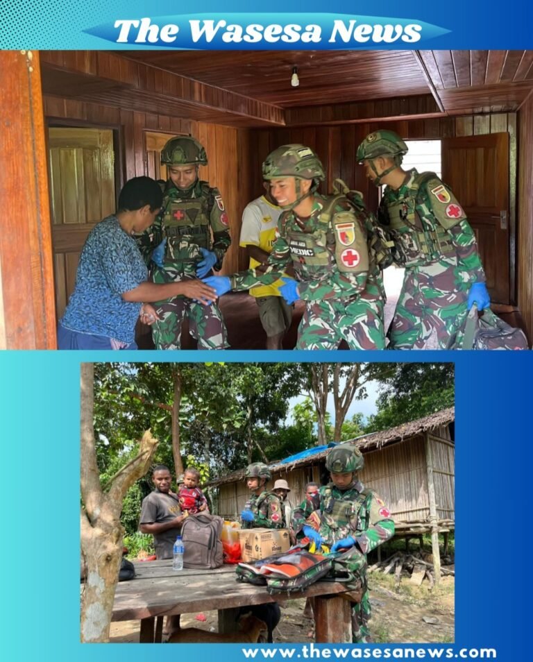 Kolase foto Satgas Yonif 521/DY periksa kesehatan warga Muaranawa Papua secara gratis - thewasesanews.com