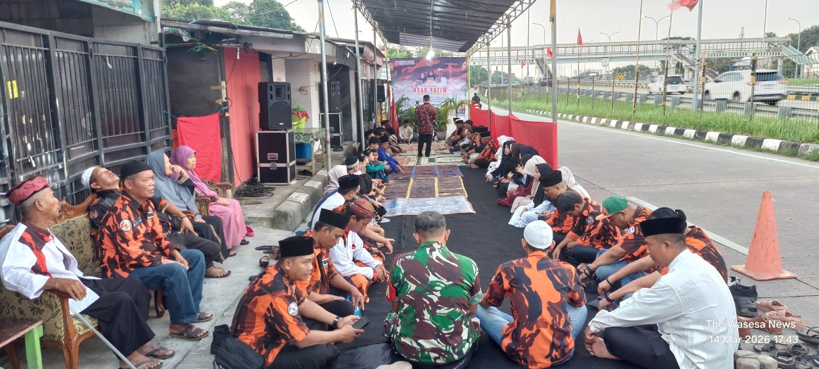 Sinergi Pemuda Pancasila Pangkalan Jati Baru bersama aparat TNI Polri dan tokoh masyarakat. - thewasesanews.com