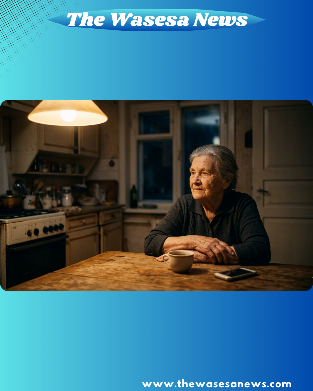 Close up tangan ibu tua berkerut di The Wasesa News, momen menyiapkan makanan gratis di rumah - thewasesaneas.com