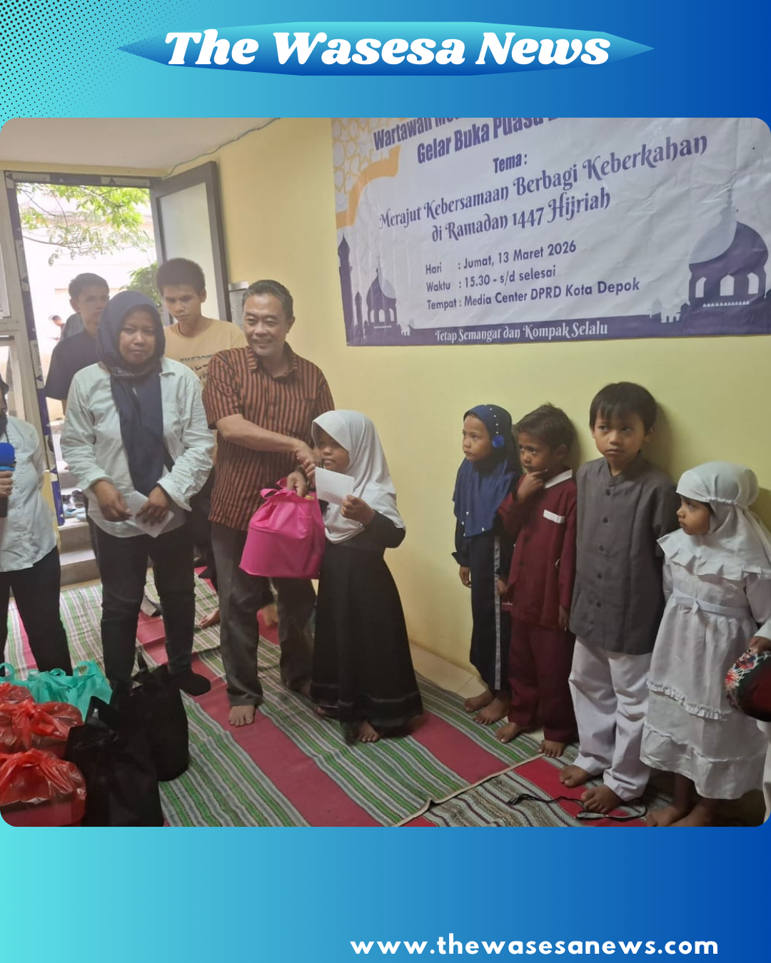 Teguh Purwanto Humas DPRD Depok bagikan bingkisan ramadan kepada anak yatim di Media Center - thewasesanews.com