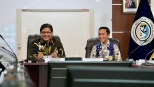Wakil Menteri Transmigrasi Viva Yoga Mauladi saat menerima Bupati Konawe Utara Ikbar di Jakarta. - thewasesanews.com