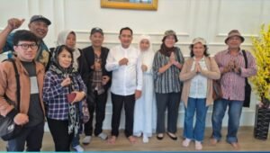 Ketua PWOIN Kota Depok Benny Gerungan saat bersilaturahmi di kediaman Wakil Walikota Depok Chandra Rahmasyah. - thewasesaneas.com