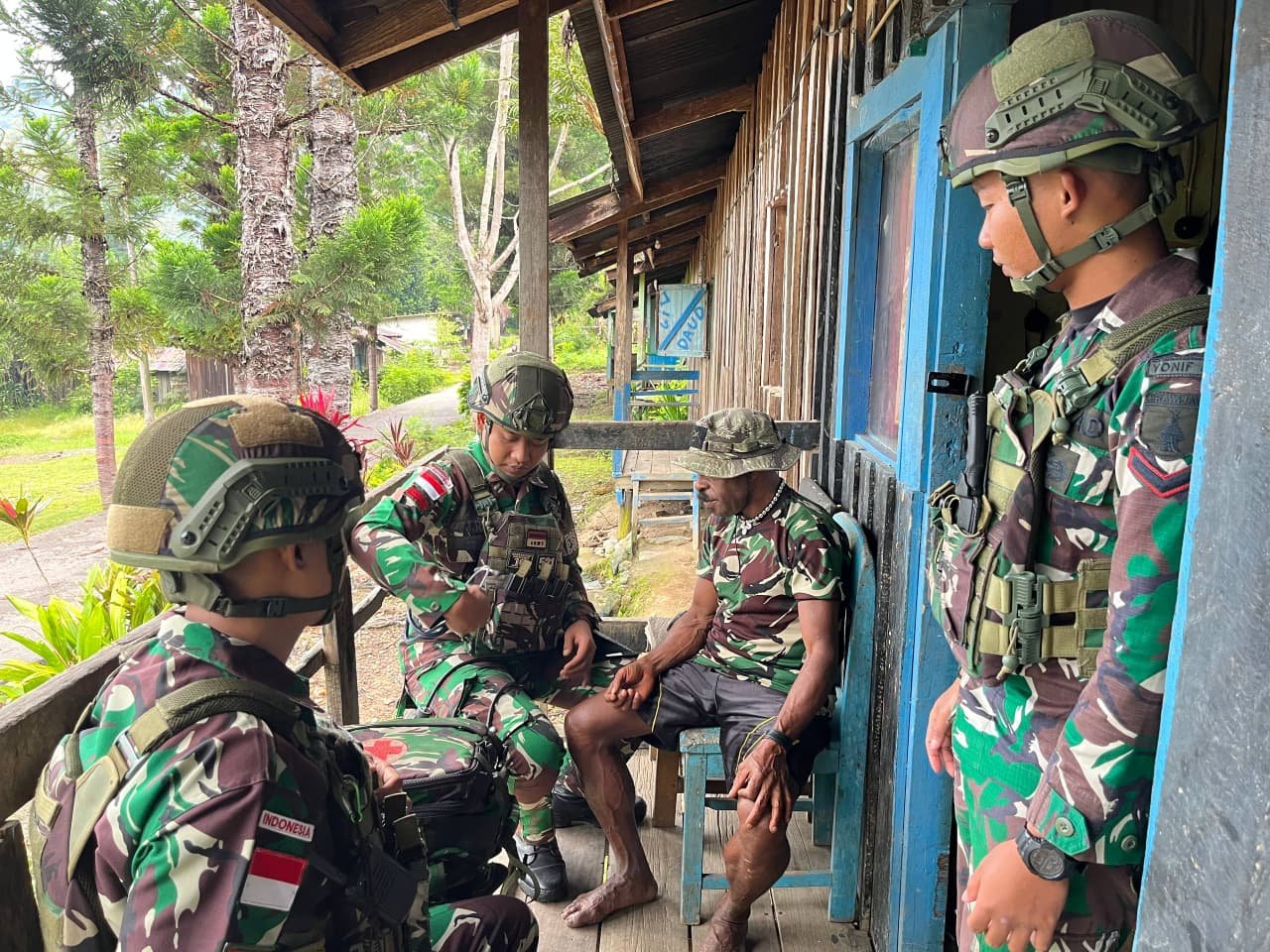 Satgas Yonif 521/DY Geger! 2 Aksi Medis Gratis di Kelila