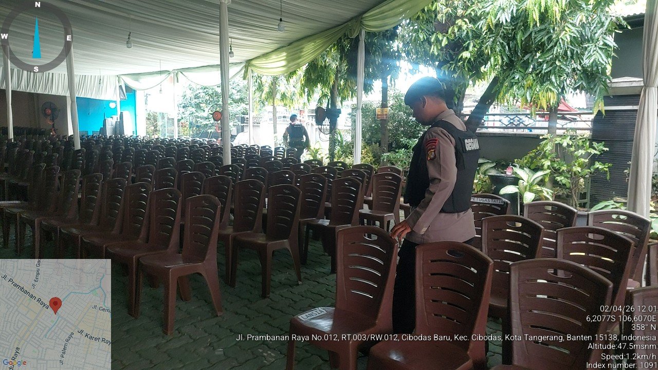 Tim Jihandak Brimob bersama personel Polres Metro Tangerang Kota melakukan penyisiran di area Altar Gereja Santo Agustinus. - thewasesanews.com