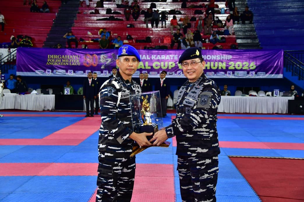 Wakasal Laksdya TNI Edwin saat membuka Kejuaraan Nasional Karate Kasal Cup V Tahun 2026 di GOR Ciracas Jakarta Timur. - thewasesanews.com