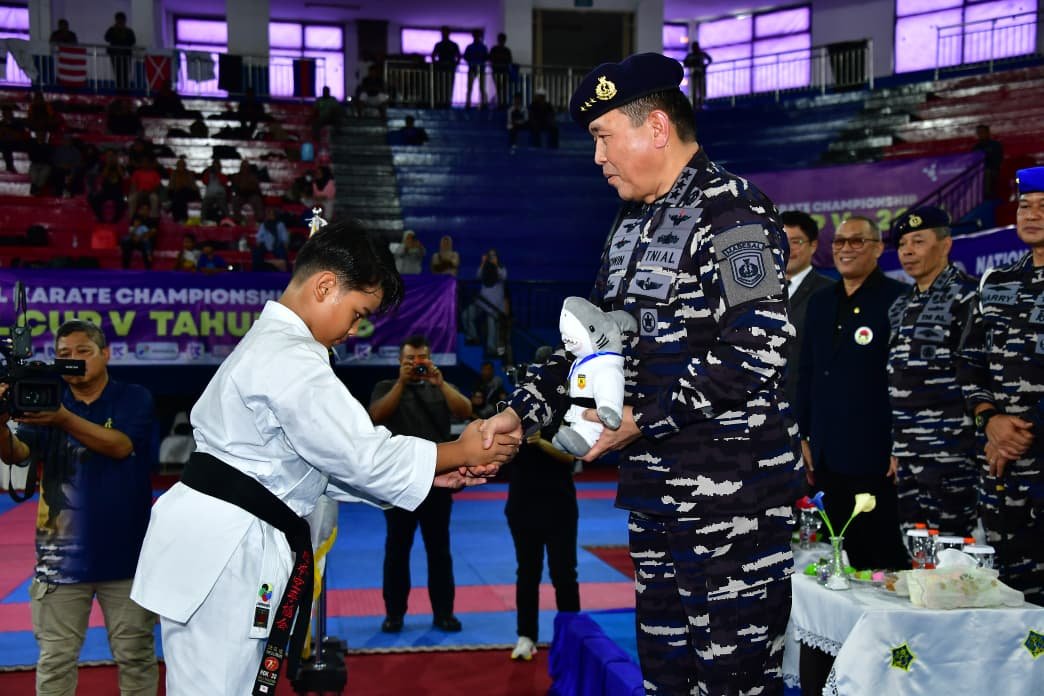 Berbagai perguruan besar seperti INKAI dan INKANAS turut menerjunkan karateka andalan mereka. - thewasesanews.com