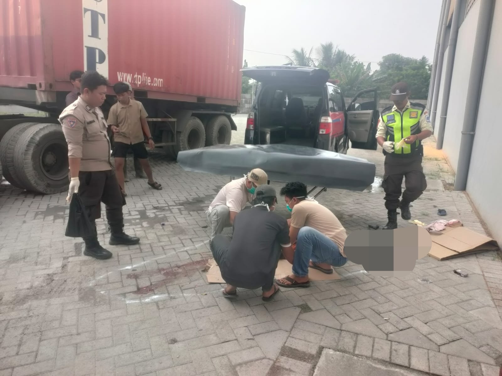 Kapolresta Tangerang Kombes Pol Andi Muhammad Indra Waspada Amirullah memberikan keterangan pers terkait hasil olah TKP kecelakaan kerja di Jayanti. - thewasesanews.com 